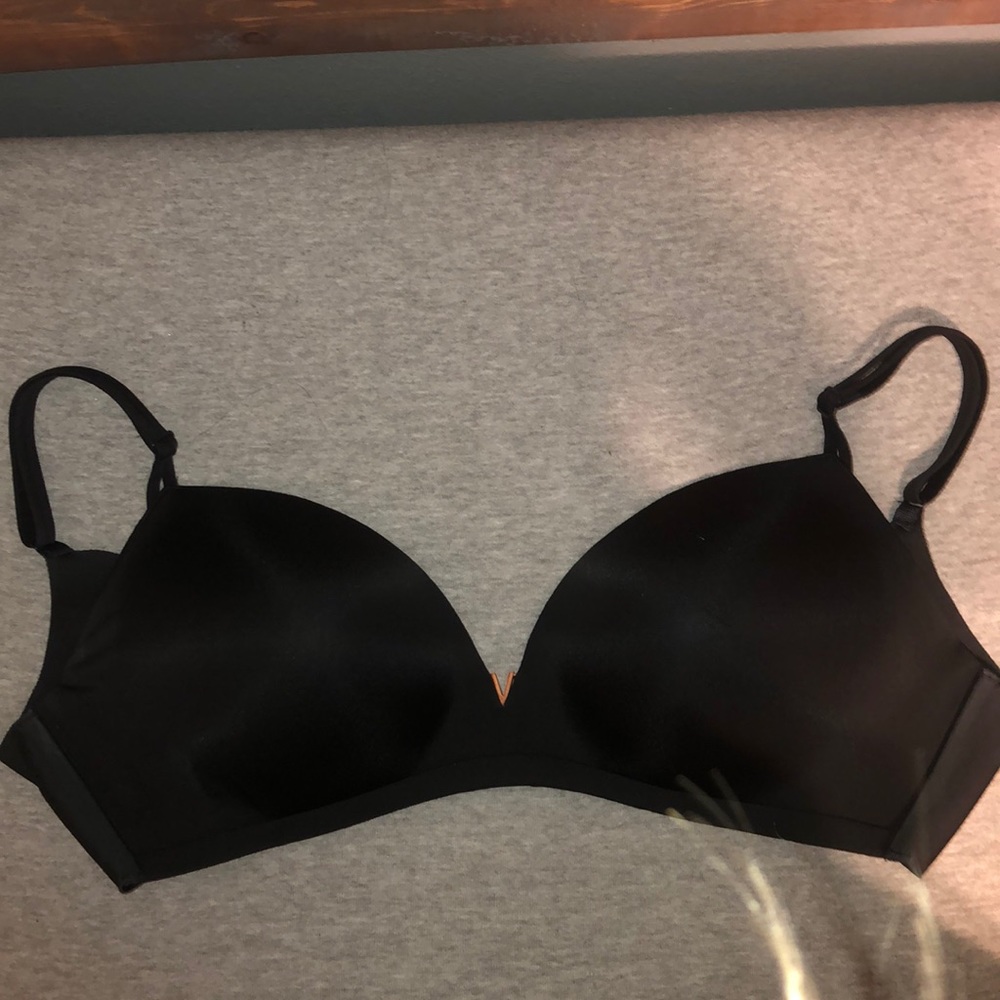 Victoria Secret no wire bra size 36D